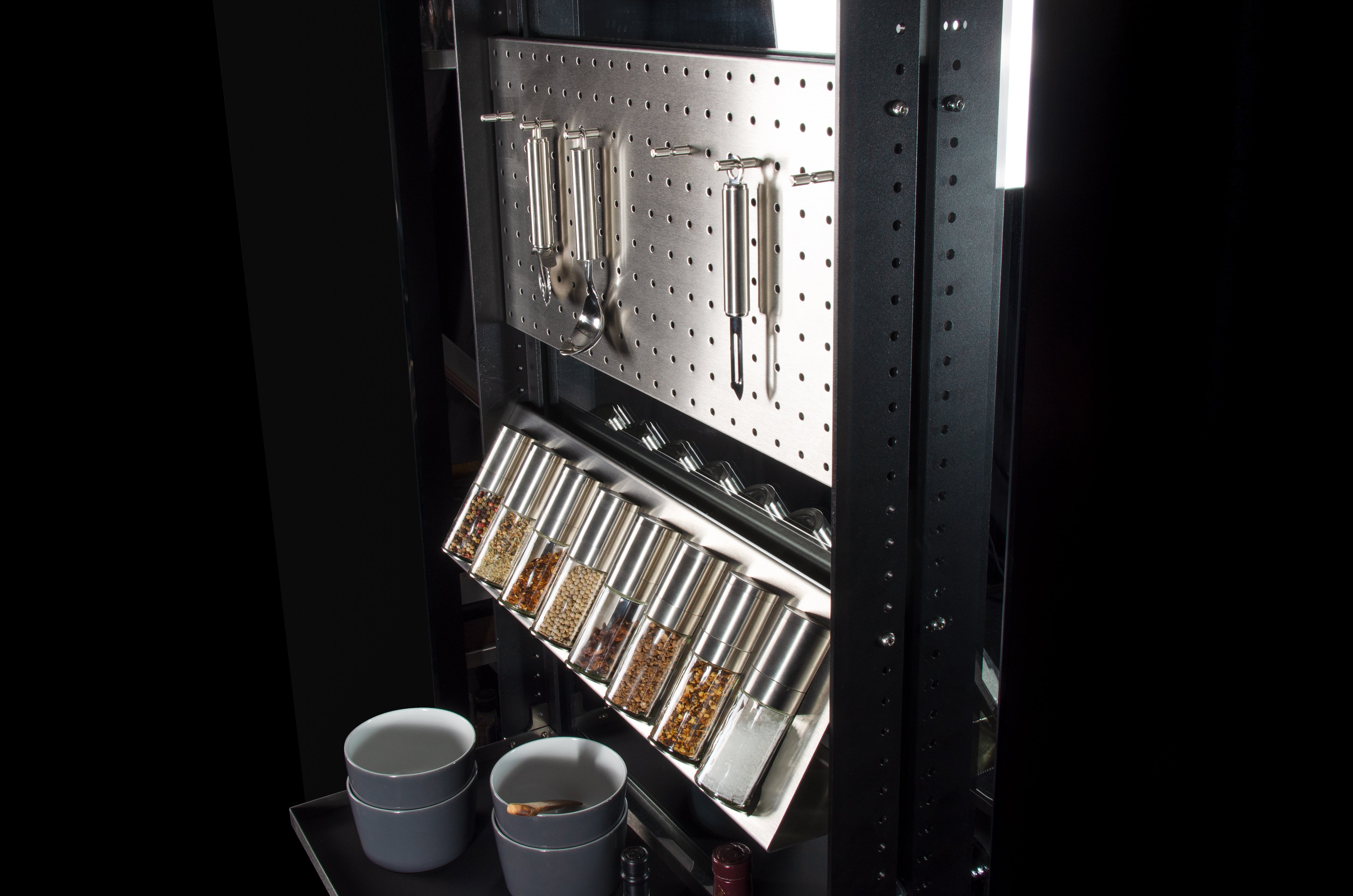 Shelf incl. 8 spice mills / stainless steel / glass