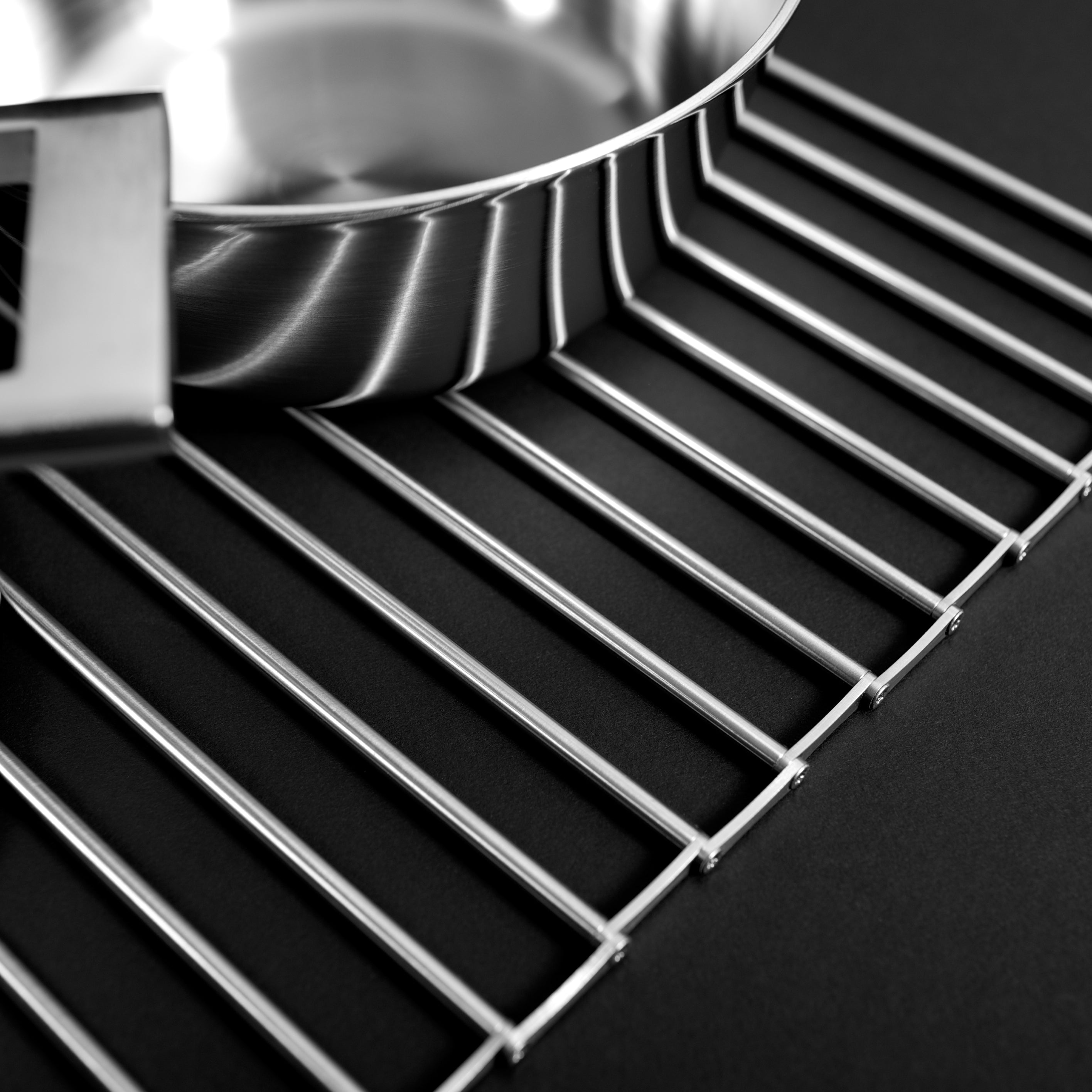 ROLL trivet