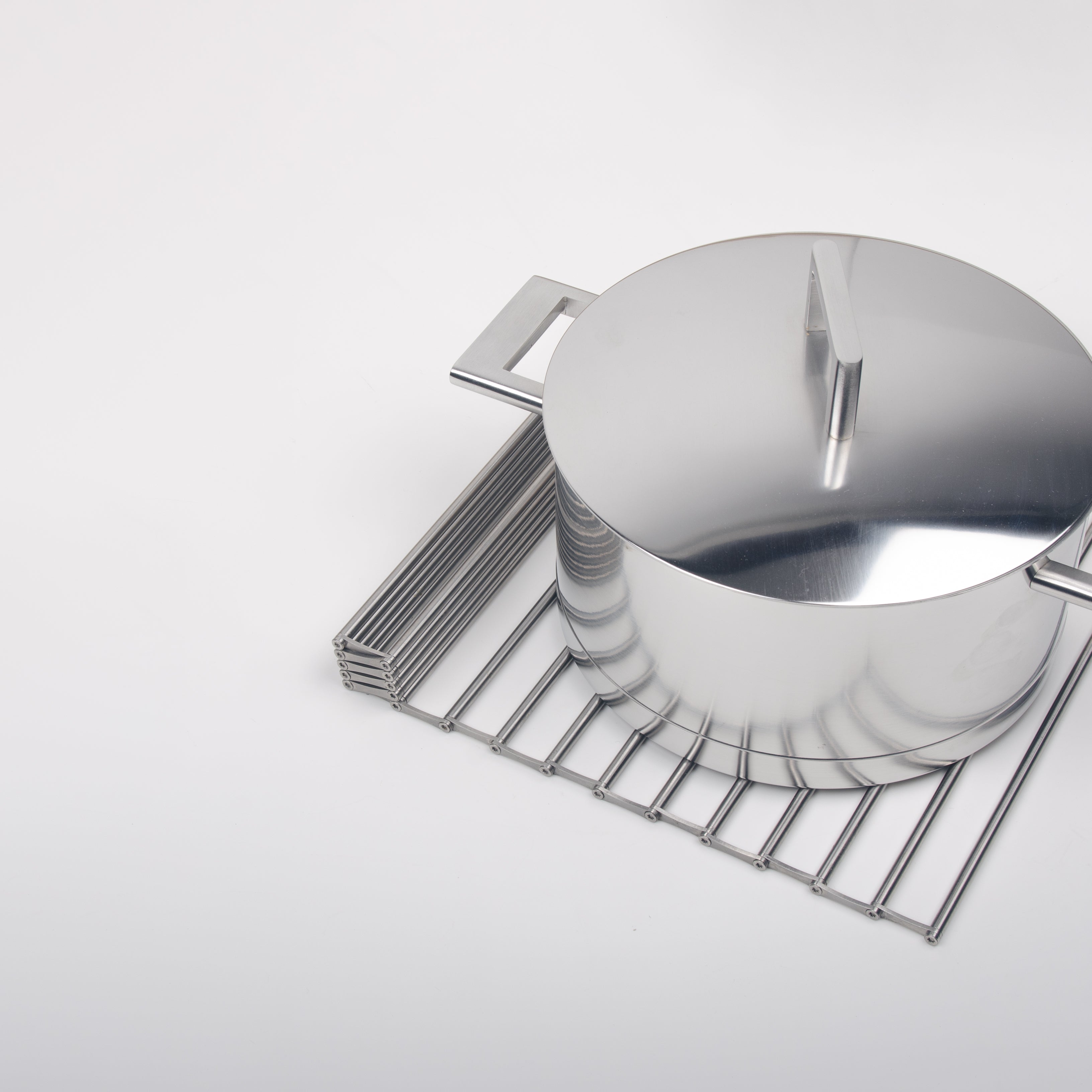 ROLL trivet